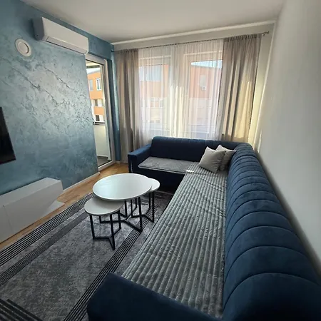 Daky 3 Near Airport,tram And Center Daire