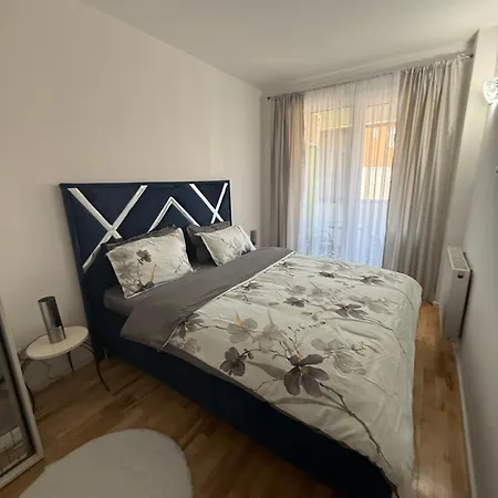 Daky 3 Near Airport,tram And Center Daire *