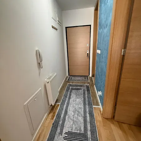 Daky 3 Near Airport,tram And Center Daire *