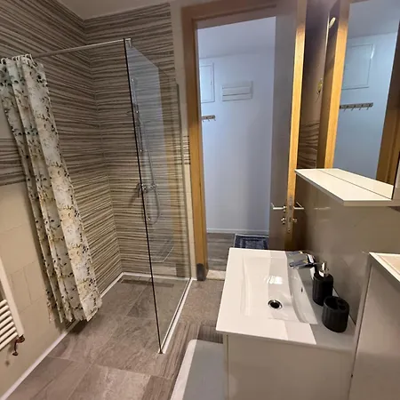 Daky 3 Near Airport,tram And Center Daire *