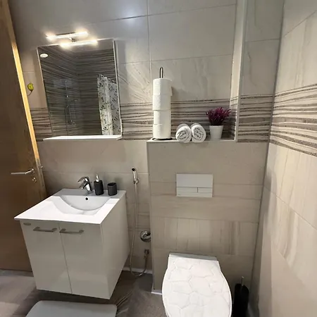 Daky 3 Near Airport,tram And Center Daire *