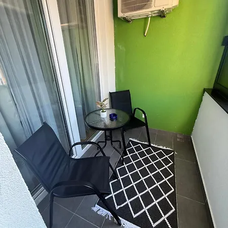 Daky 3 Near Airport,tram And Center Daire *